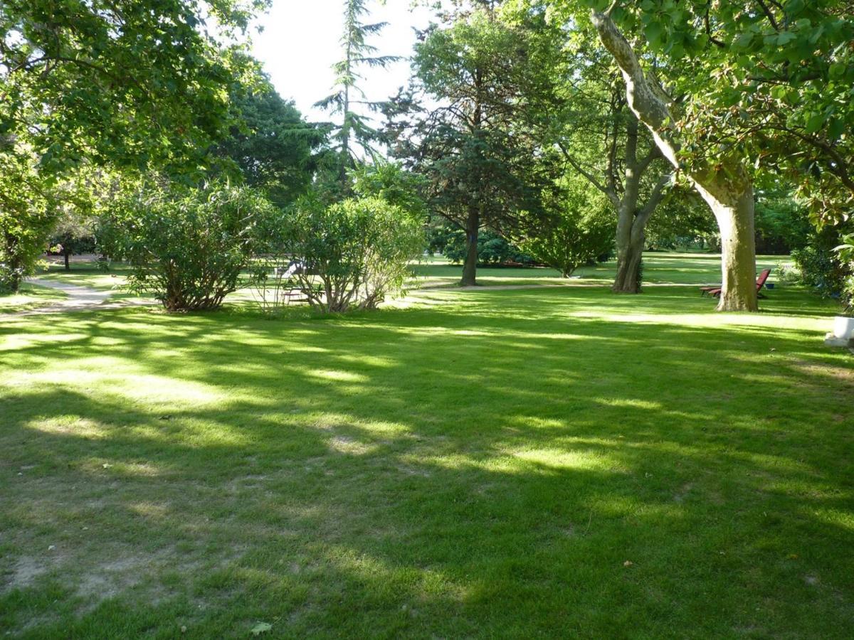 Domaine De Rhodes B&B Avignon Exterior photo
