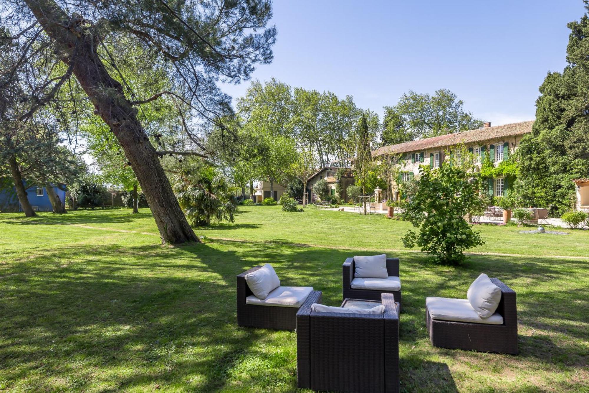 Domaine De Rhodes B&B Avignon Exterior photo